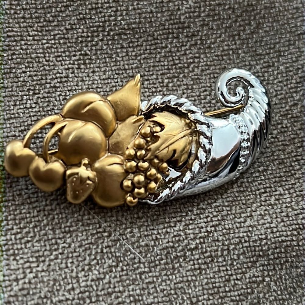 Vintage Danecraft Cornucopia 2-Toned  Brooch